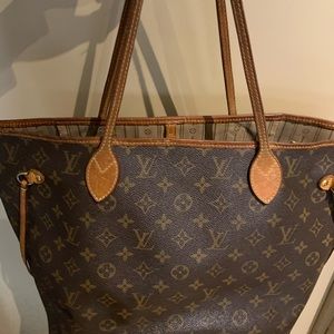 Louis Vuitton Neverfull MM Bag
